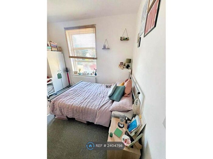 Studio To Rent In Station Road, London, N3