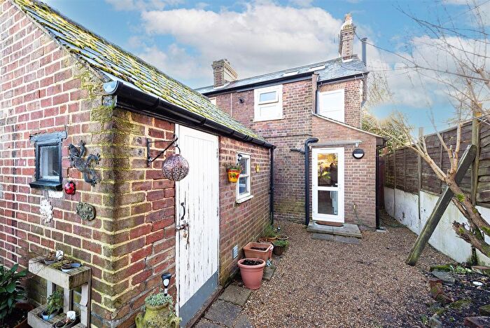 2 Bedroom Semi-Detached House For Sale In Station Road, Harpenden, AL5