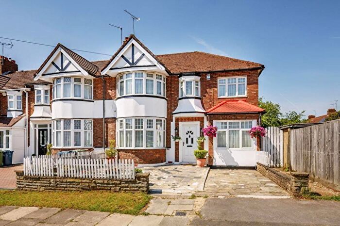 5 Bedroom Semi-Detached House To Rent In Radcliffe Road, Harrow, HA3