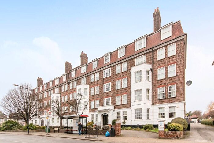 3 Bedroom Flat For Sale In Sidmouth Road, Willesden Green, London, NW2