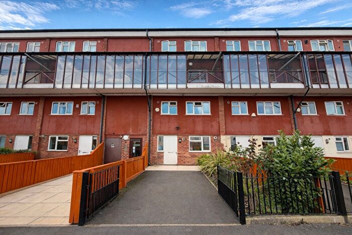 2 Bedroom Flat To Rent In Hursthead Walk, Manchester, M13
