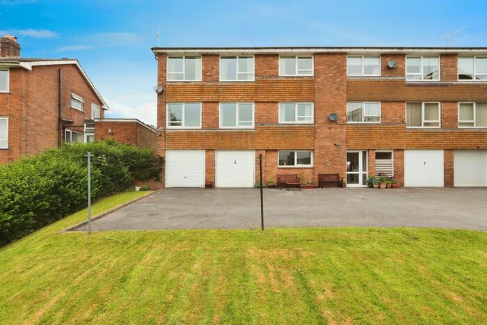2 Bedroom Flat For Sale In Hallamshire Road, Sheffield, South Yorkshire, S10