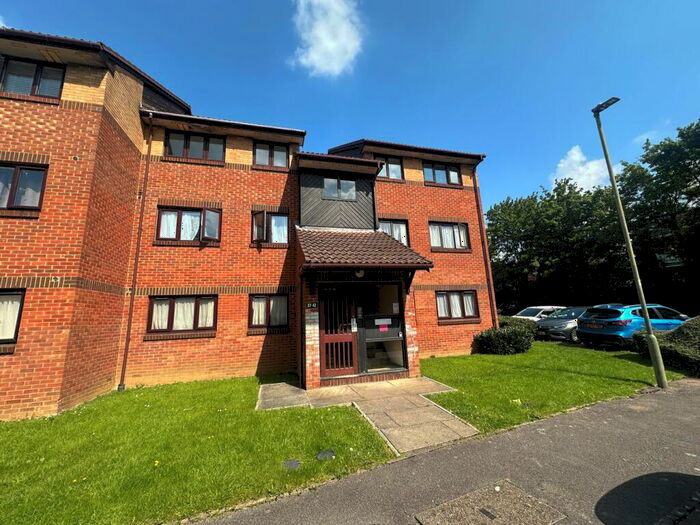 2 Bedroom Flat To Rent In Pavilion Way, Edgware, HA8