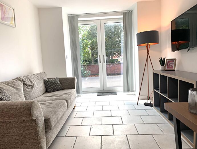 1 Bedroom Flat To Rent In Bedroom – Student flat, LN1