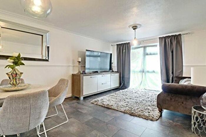 2 Bedroom Flat To Rent In Livingstone Road, Walsall, WS3