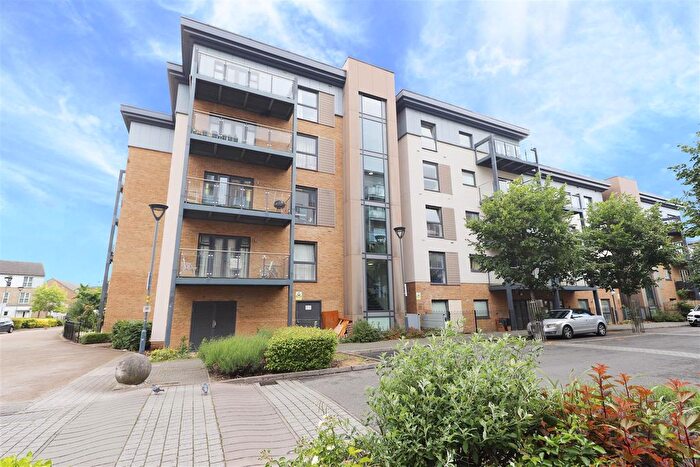 2 Bedroom Flat For Sale In Wintergreen Boulevard, West Drayton, UB7
