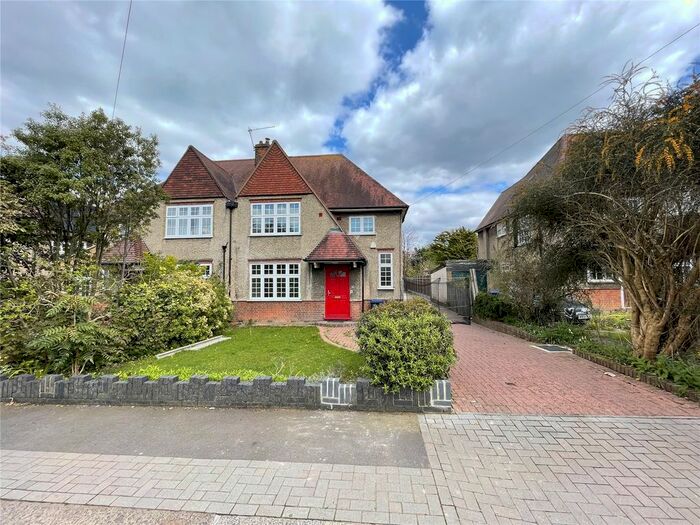 4 Bedroom Semi-Detached House To Rent In Queens Road, Barnet, EN5