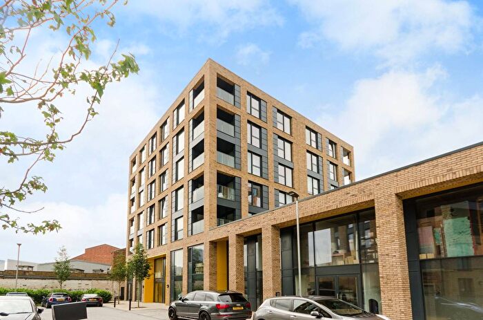 1 Bedroom Flat To Rent In Grafton Square, Croydon, CR0