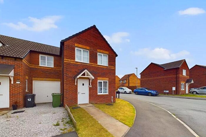 3 Bedroom Semi-Detached House To Rent In Thornton Grove, Bradford, BD4