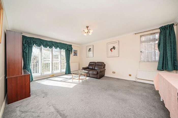 2 Bedroom Flat To Rent In Melbury Road, Kensington, W14