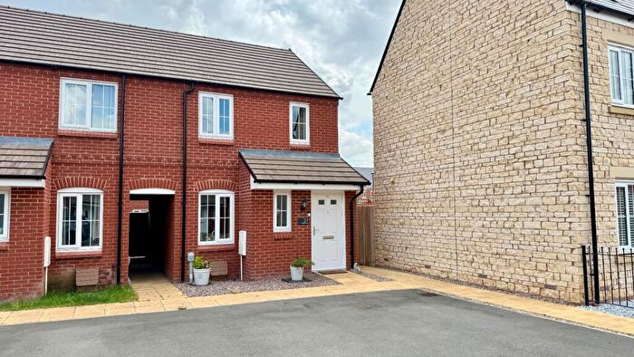 2 Bedroom End Of Terrace House For Sale In Otter Street, Rothwell, NN14