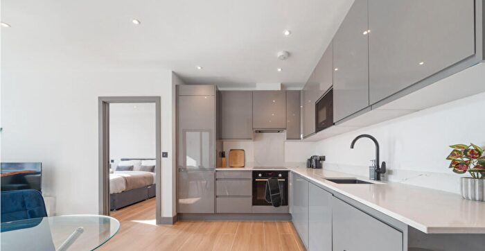 1 Bedroom Flat To Rent In Avenir Court, Ballards Lane, N12