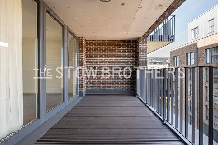 3 Bedroom Flat To Rent In Bolinder Way, London, E3