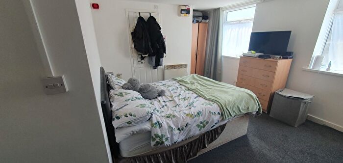 1 Bedroom Flat To Rent In Flora Street, Cathays, Cardiff, CF24