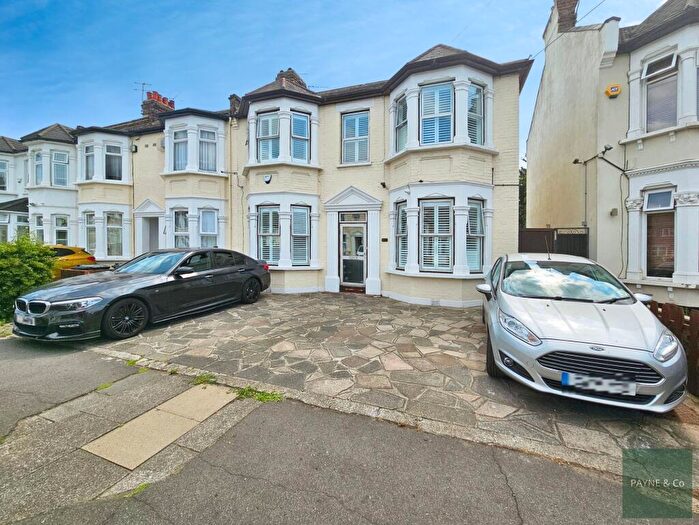 4 Bedroom End Of Terrace House For Sale In Wellesley Road, Ilford, IG1