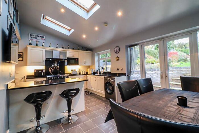 3 Bedroom Detached House For Sale In Pontefract Road, Knottingley, WF11