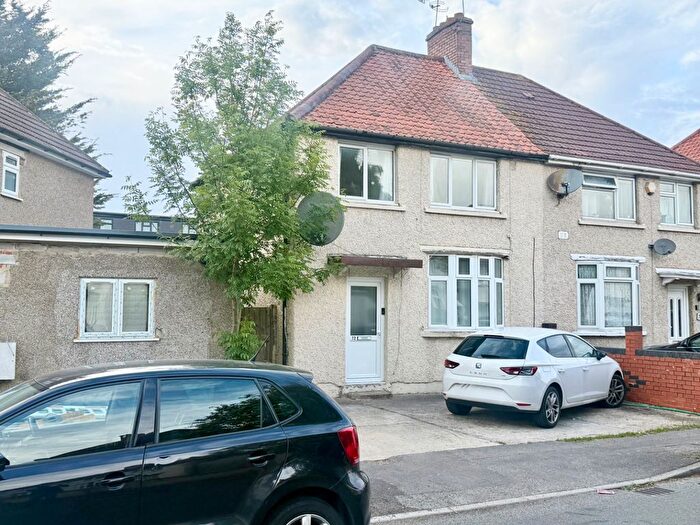 3 Bedroom Semi-Detached House To Rent In Commonwealth Avenue, Hayes, UB3