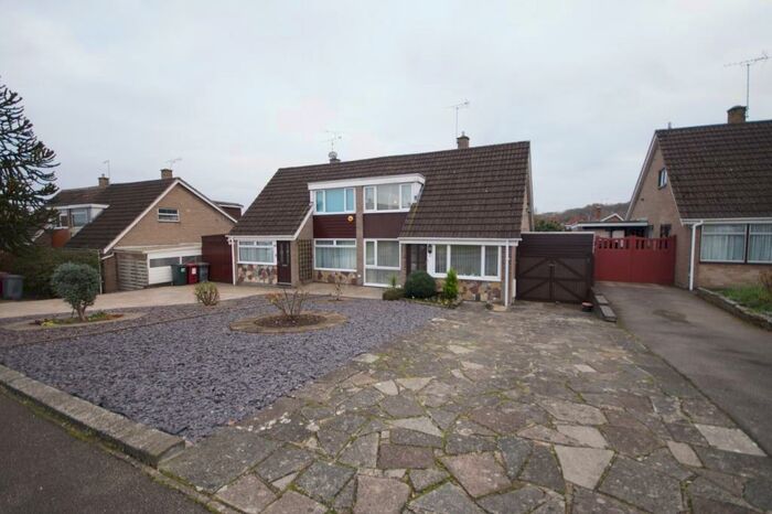 2 Bedroom Chalet To Rent In Broomfield Road, Tilehurst, Reading, RG30