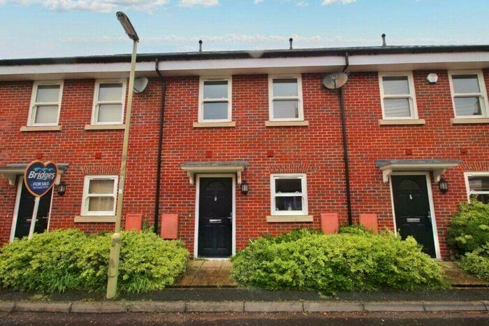 3 Bedroom Town House To Rent In St. James Close, Fleet, GU51