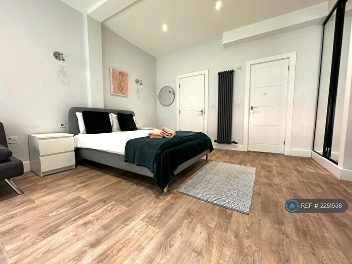 Studio To Rent In Alma Street, Luton, LU1