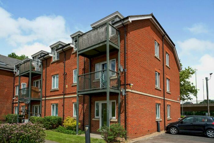 2 Bedroom Flat To Rent In Connections House, Glebe Road, London, N3