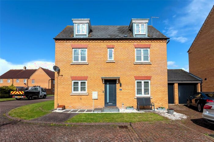 4 Bedroom Detached House For Sale In Laxton Way, Bedford, Bedfordshire, MK41