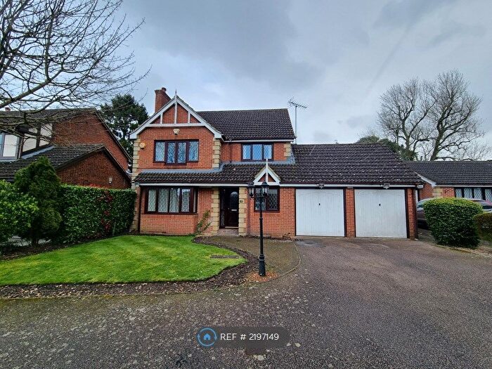 4 Bedroom Detached House To Rent In Chester Close, Potters Bar, EN6