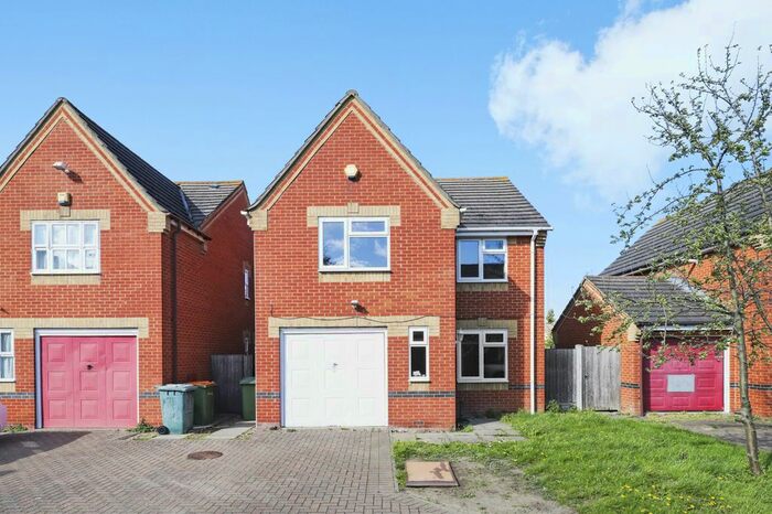 3 Bedroom Detached House To Rent In Weaver Close, London, E6