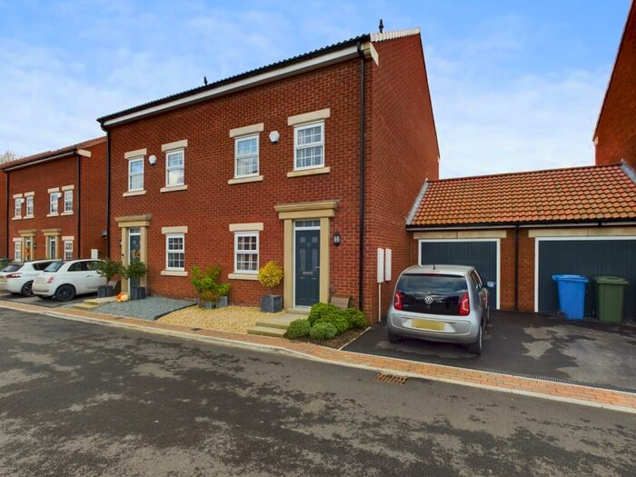 4 Bedroom Semi-Detached House For Sale In Harrison Croft, Gilberdyke, HU15