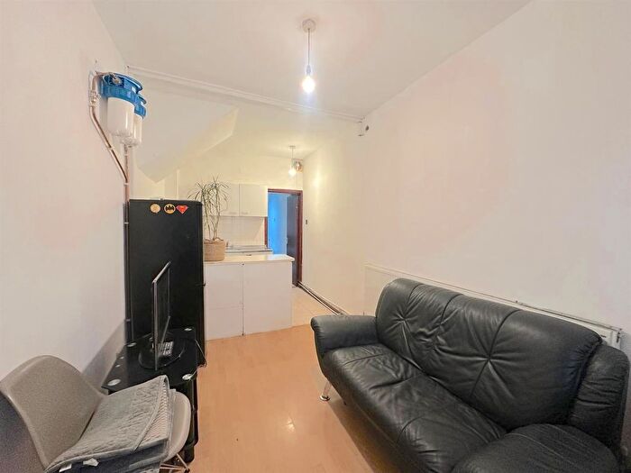 Studio To Rent In The Glen, Southall, UB2