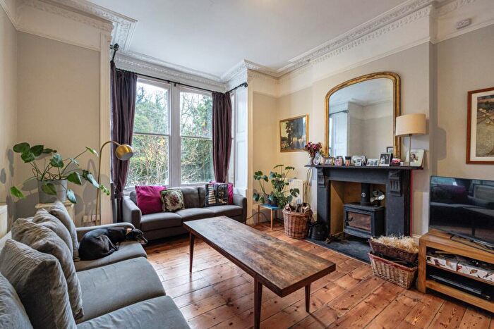 6 Bedroom End Of Terrace House For Sale In Queen Elizabeths Walk, Stoke Newington, N16