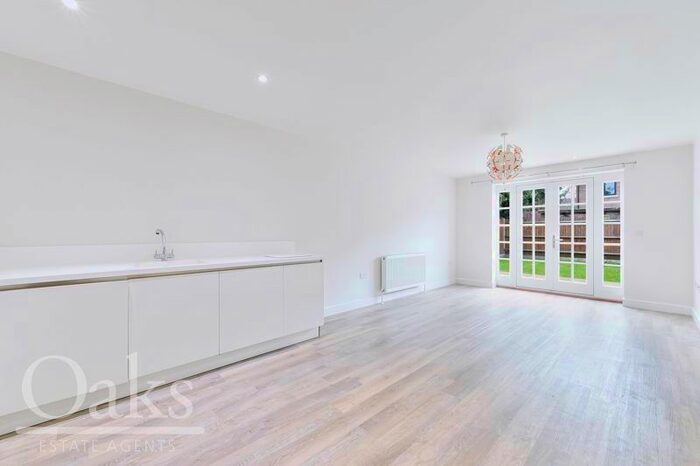 2 Bedroom Flat To Rent In Speakers Court, St. James's Road, Croydon CR0