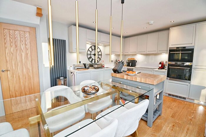 4 Bedroom Detached House For Sale In Mill Rise, Worsbrough, Barnsley, S70
