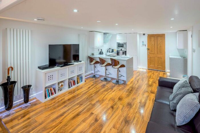 3 Bedroom Flat To Rent In Huntsworth Mews, London, NW1