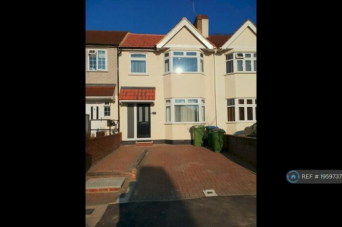 3 Bedroom Terraced House To Rent In Rutherglen Road, London, SE2