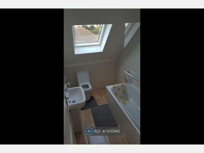 1 Bedroom Detached House To Rent In Dartford, Stone, DA2