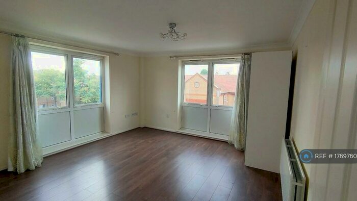 2 Bedroom Flat To Rent In Old Market Court, Sutton, SM1