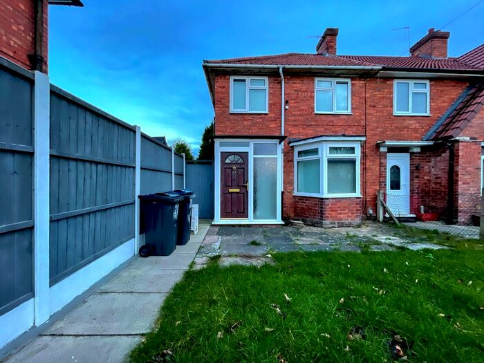 3 Bedroom Semi-Detached House To Rent In Mapleton Grove, Birmingham, West Midlands B28