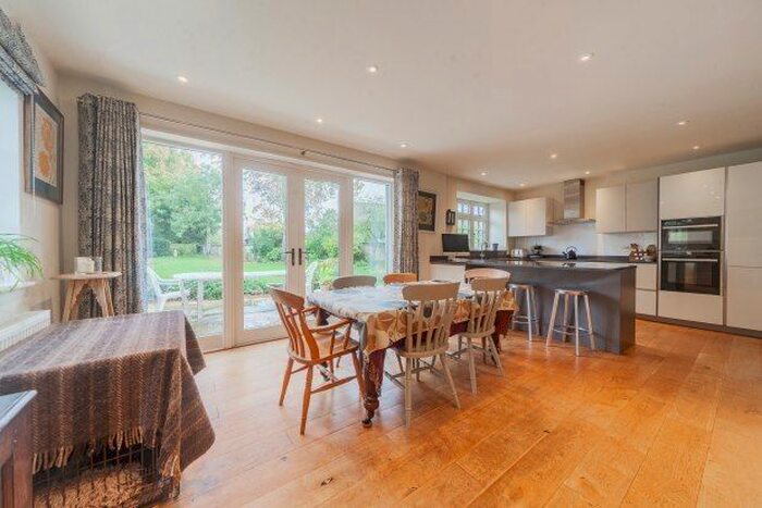 4 Bedroom Property To Rent In Church Close, Bampton, OX18