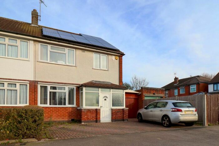 3 Bedroom Semi-Detached House To Rent In Wardens Walk, Leicester, LE3