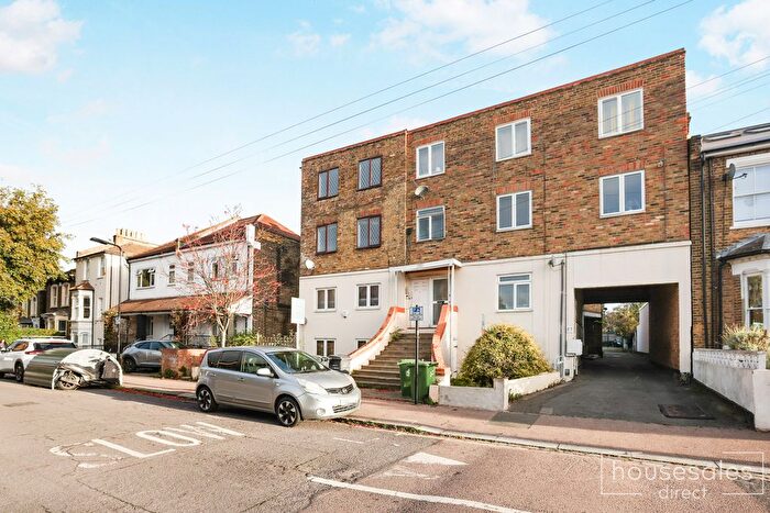 2 Bedroom Lodge For Sale In - Grange Park Road, Leyton, E10