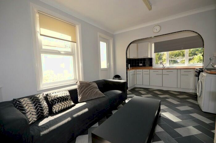 5 Bedroom Detached House To Rent In Alma Road, Winton, Bournemouth, BH9