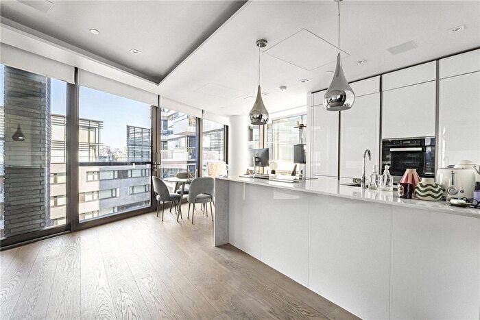 1 Bedroom Flat To Rent In Hanover House, Crown Square, London, SE1