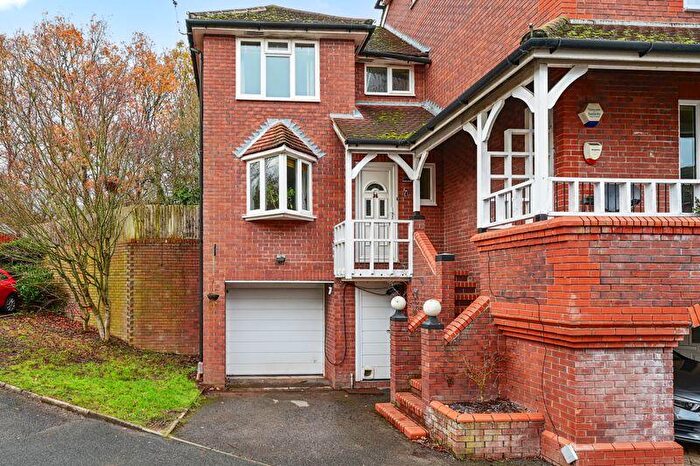 3 Bedroom Terraced House For Sale In Beddington Court, Lychpit, RG24