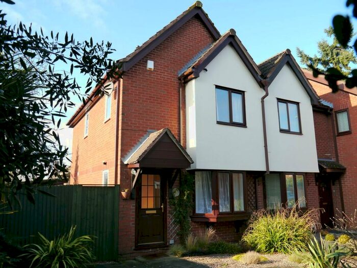2 Bedroom Terraced House To Rent In Benyon Mews, Reading, Berkshire, RG1