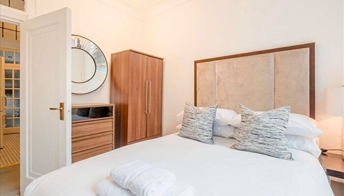 1 Bedroom Property To Rent In Park Road, London, NW8