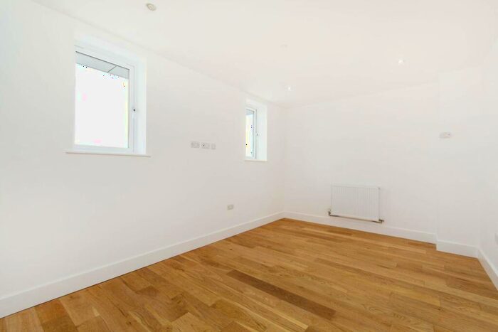 2 Bedroom Flat To Rent In Sutton Court Road, Sutton, SM1