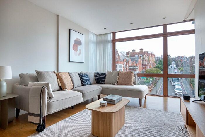 2 Bedroom Apartment To Rent In Lymington Road, London, NW6