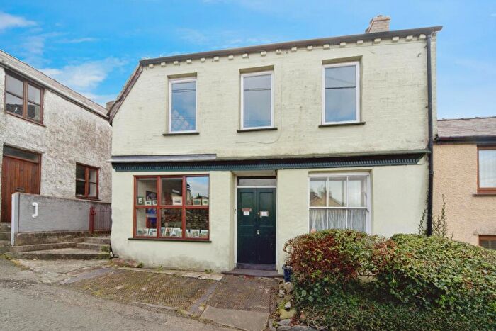 4 Bedroom End Of Terrace House For Sale In High Street, Llanllechid, Bangor, Gwynedd, LL57