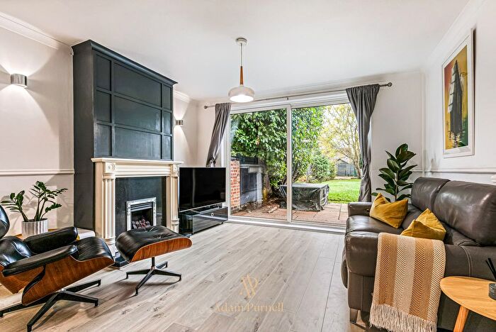 3 Bedroom Semi-detached House For Sale In Merevale Avenue, Hinckley, LE10